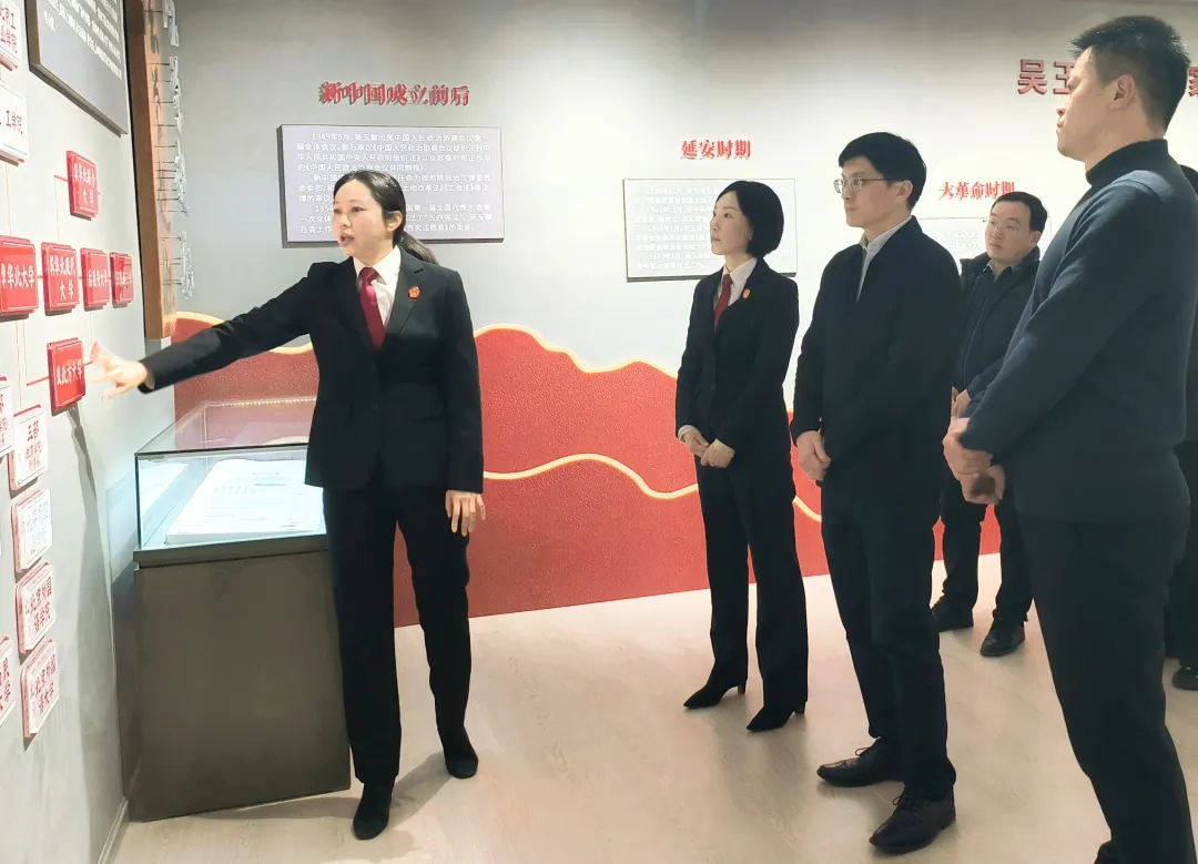 省法院党组成员、副院长曾学原一行 到荣县法院双石法庭调研